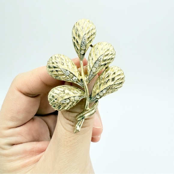 Vintage Gold Tone Leaf Brooch with Rhinestones - Picture 1 of 7